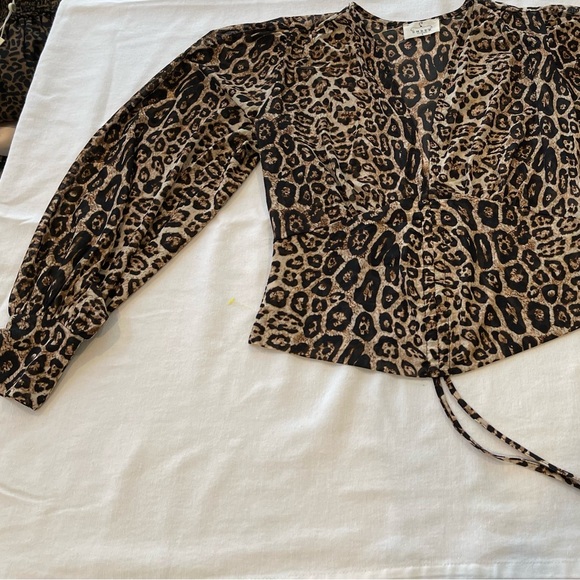 Animal Print Light Blouse with Rouching or No Rouching Pull - Picture 14 of 14
